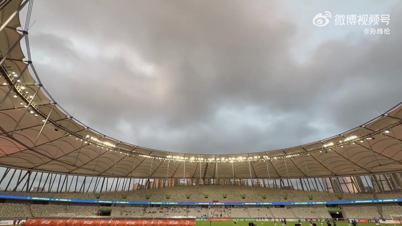 上座率惨淡!中甲深圳青年人主场宝体看台仅有零散几名球迷